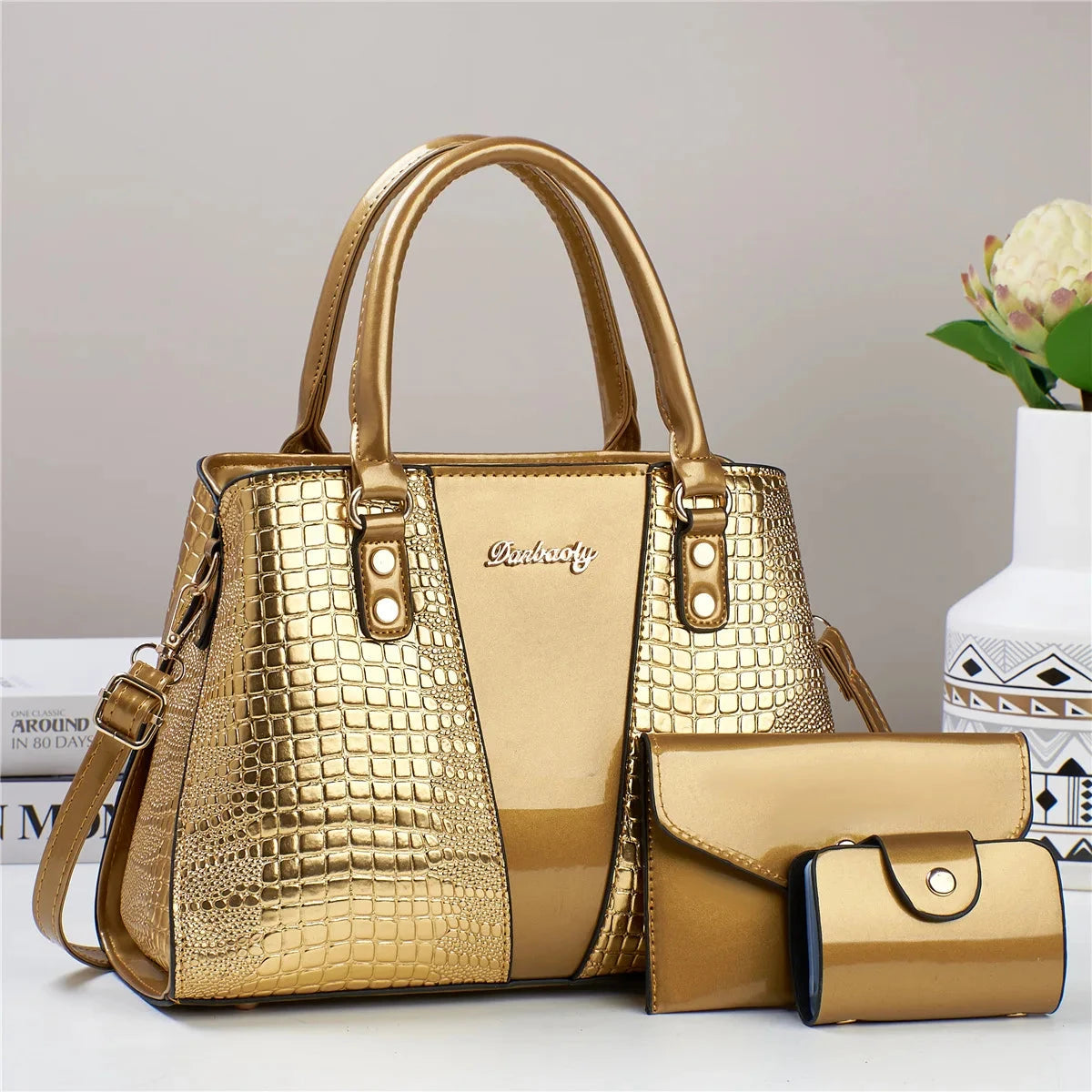 Bolsa Feminina em Couro PU - Sienna Bolsa Feminina Sienna Loja da Dryka Dourada 31x13x22cm