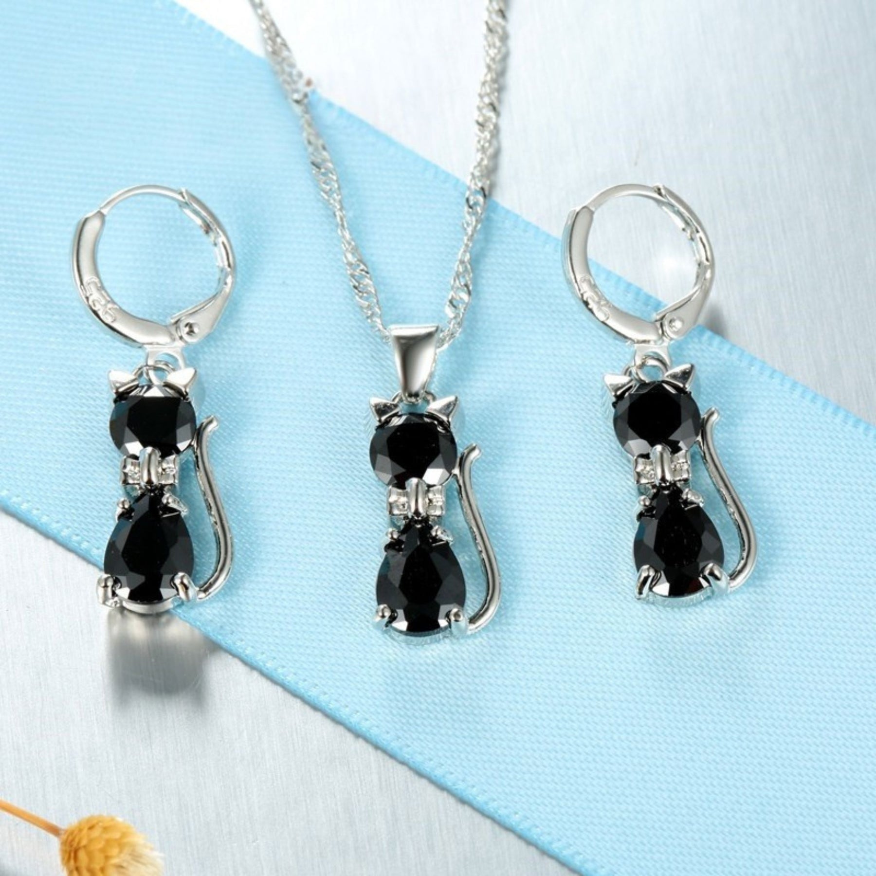 Conjunto de Joias Femininas: Brincos e Colar em Prata 925 colar e brincos gato Loja da Dryka
