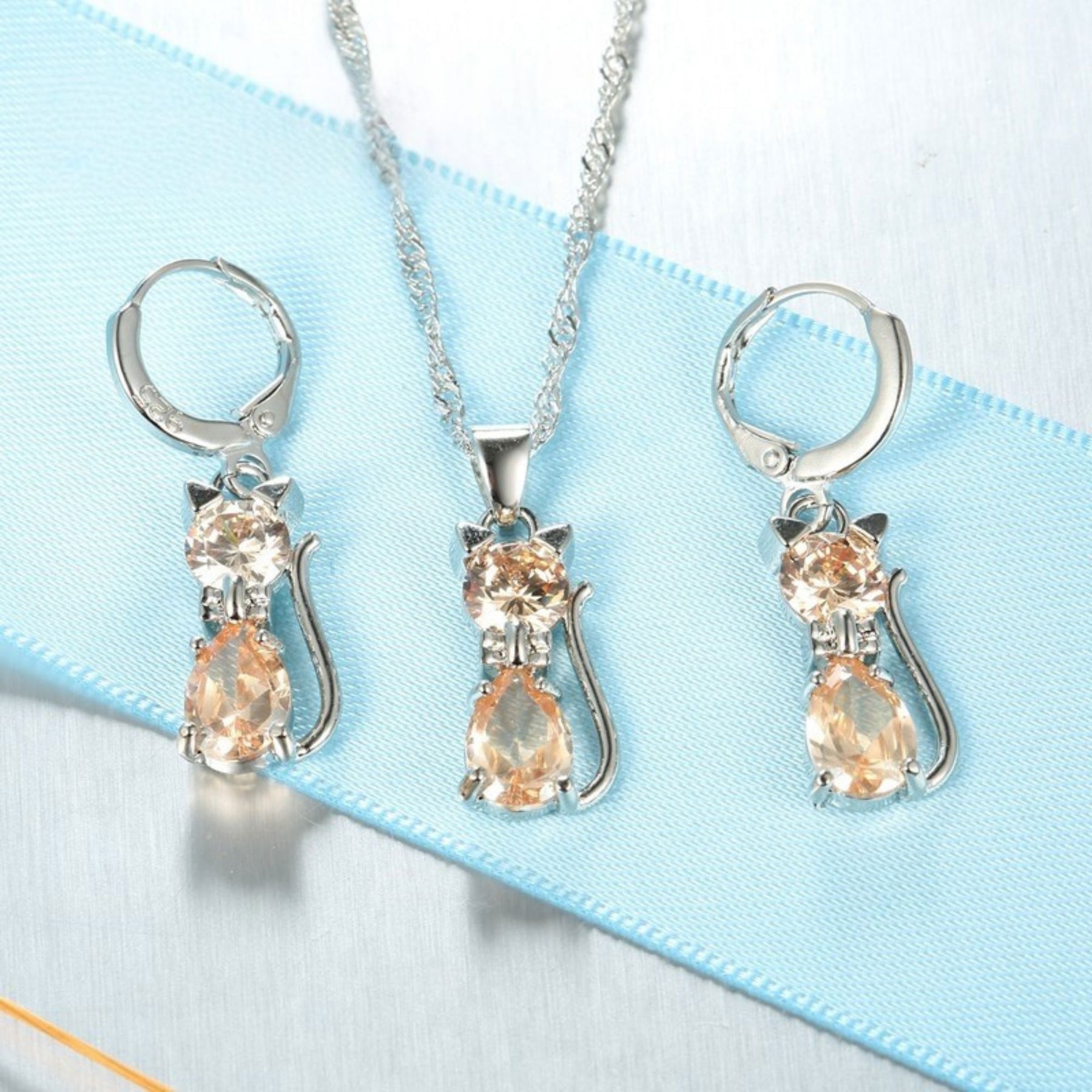 Conjunto de Joias Femininas: Brincos e Colar em Prata 925 colar e brincos gato Loja da Dryka