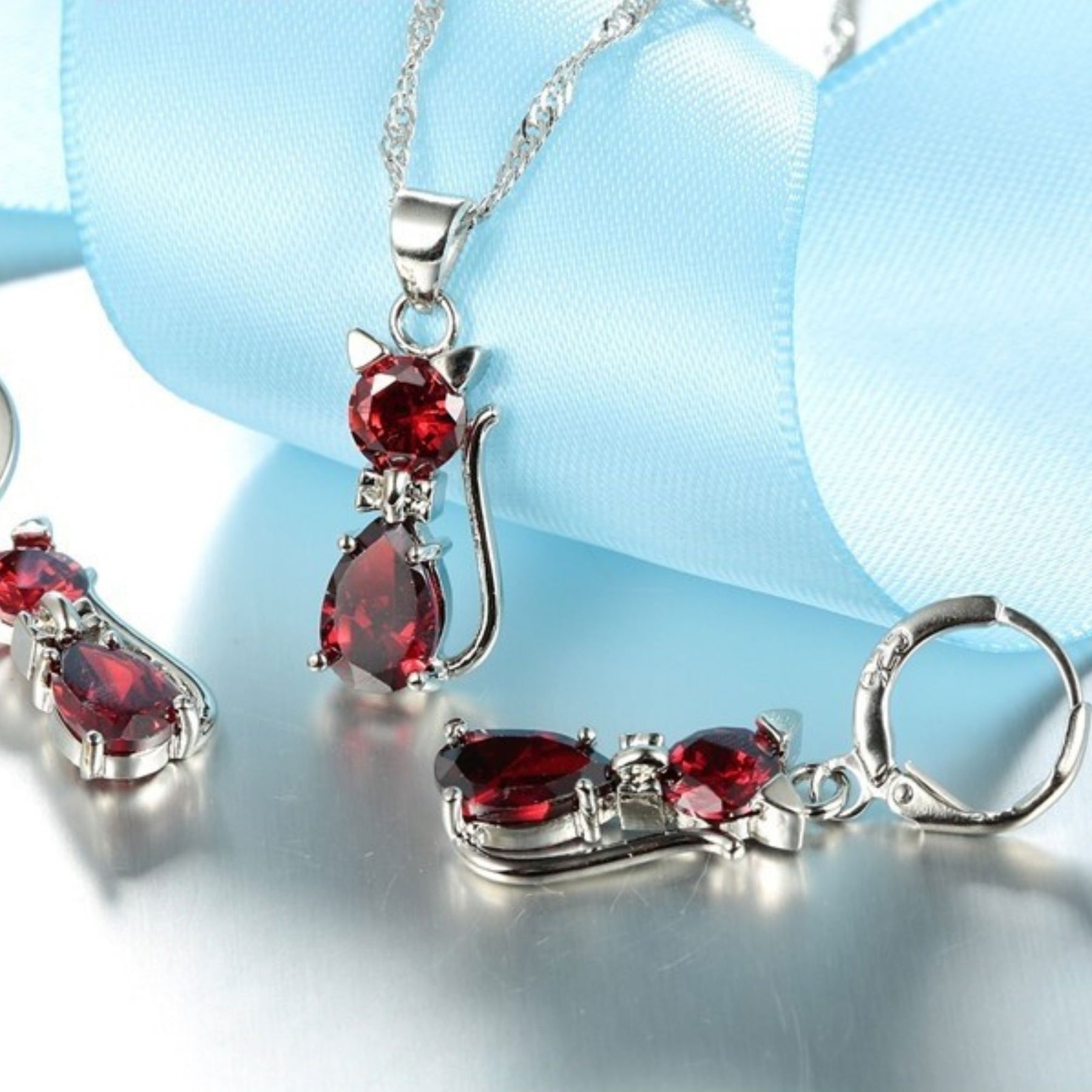 Conjunto de Joias Femininas: Brincos e Colar em Prata 925 colar e brincos gato Loja da Dryka