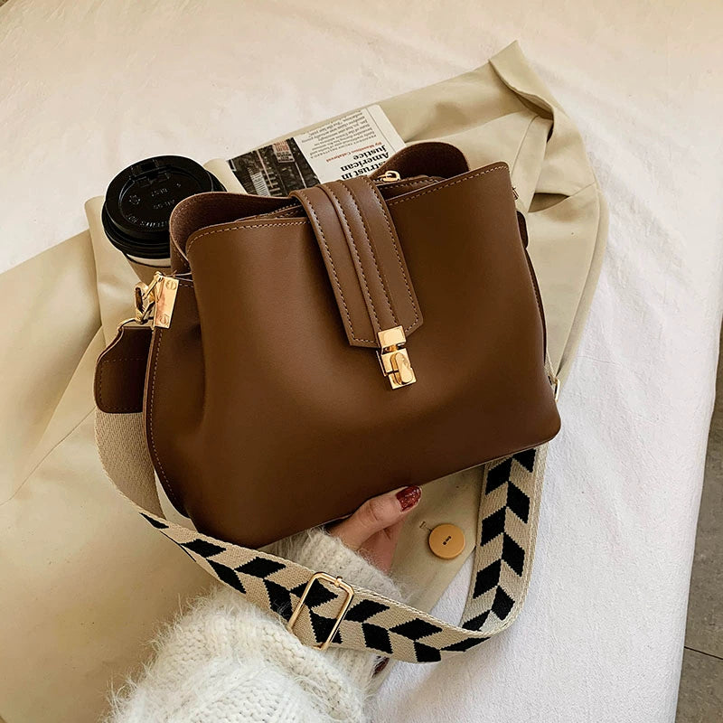 Bolsa Retrô de Couro - Wide Strap Loja da Dryka Brown 