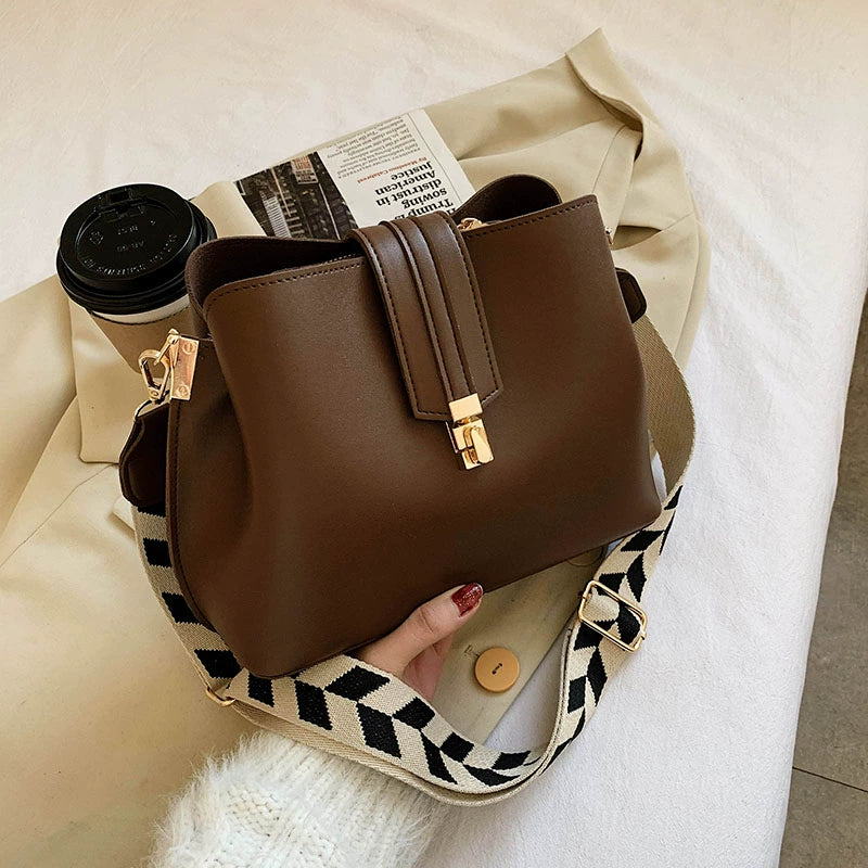 Bolsa Retrô de Couro - Wide Strap Loja da Dryka Curry 