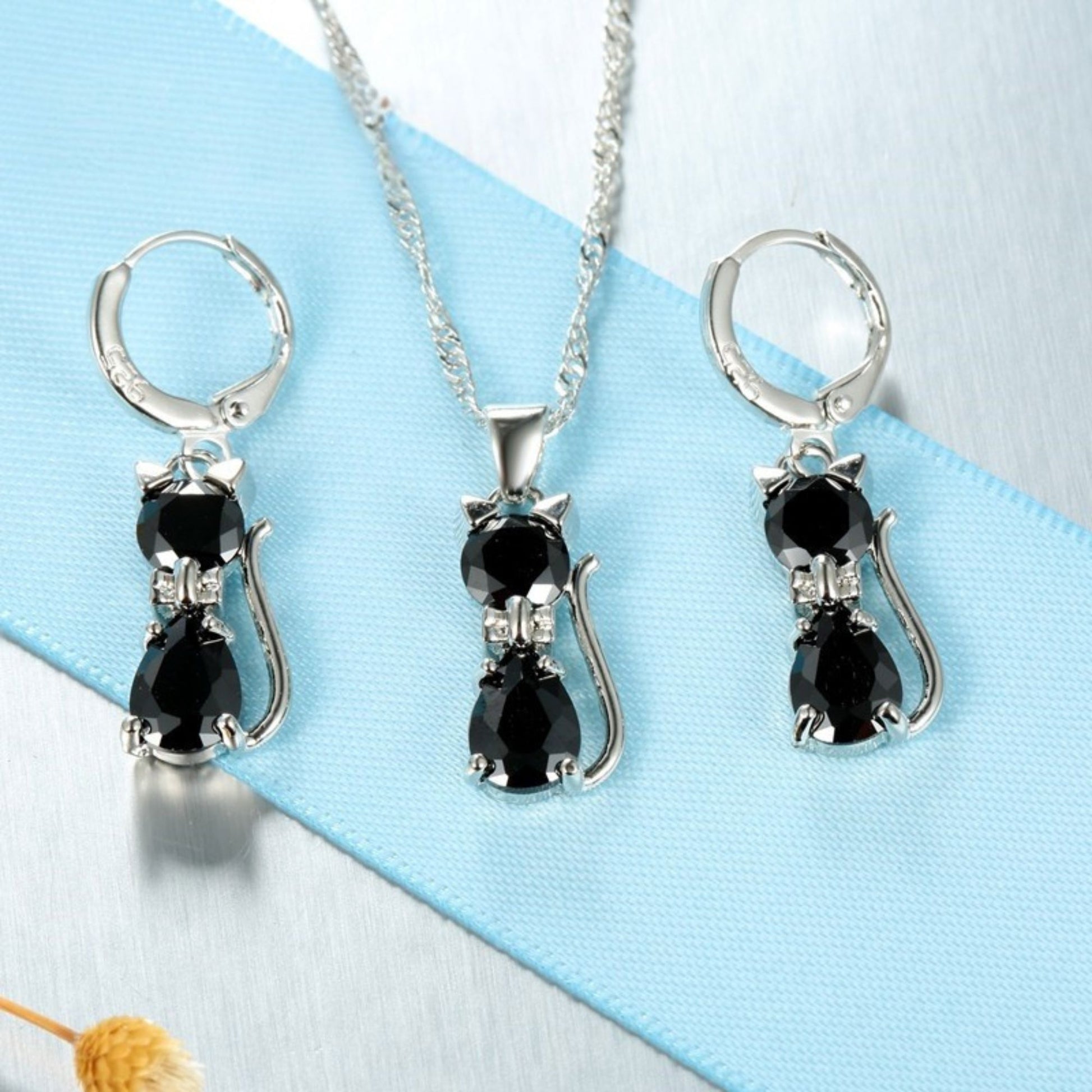 Conjunto de Joias Femininas: Brincos e Colar em Prata 925 colar e brincos gato Loja da Dryka 