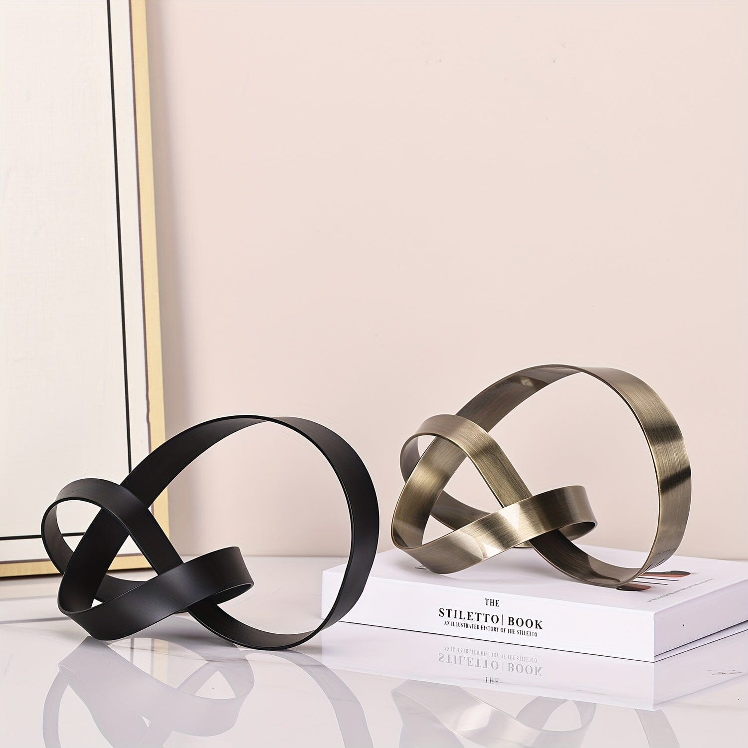 Escultura Moderna Abstrata em Metal -Nó Infinity Loja da Dryka 